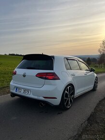 VW Golf 7.5 gti 2.0 tsi - 8