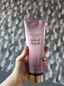 Tělové spreje a tělové krémy Victoria's Secret - 8
