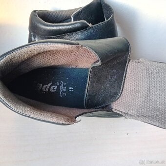 kožené důchodky č. 38,5    zn. Jade - 8