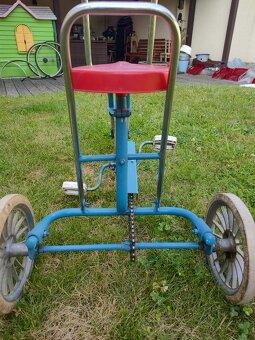 Dětská retro tříkolka v pěkném funkčním stavu. - 8