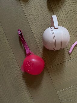Hrací deka, houpátko a věci pro holčičku - 8