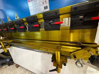 Ohraňovací lis GENUO 30t 1600mm NC - ihned k odběru - 8