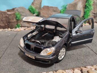 Prodám model 1:18 Mercedes Benz S class w220 facelift - 8