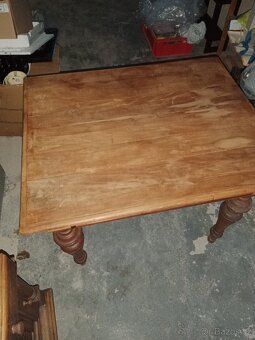 Starý stůl a skříňka - 8