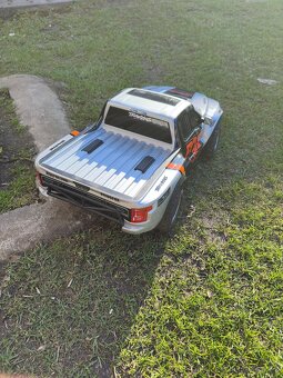 Rc auto Traxxas 1:10 - 8