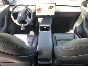 TESLA MODEL Y - 8