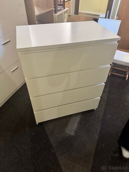 Hezká bílá 4 šuplíková komoda IKEA MALM - 8