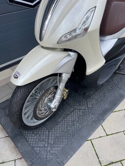 Piaggio Beverly 300 i.e. rok 2016 - 8