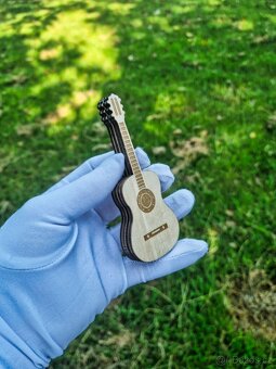 Kytara – dřevěný box na trsátka (verze 2) - 8