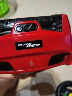 R/C auto Ferrari 458 - 8