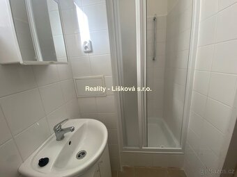 Pronájem bytové jednotky 1kk na Husově náměstí v Děčíně - 8