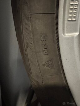 Kompletní sada zimních kol Goodyear + Disky Dezent - 8