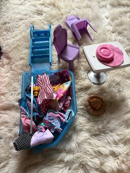 Barbie karavan - 8