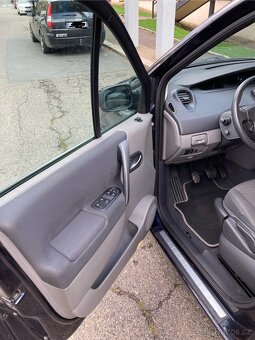 Renault Grand Scenic 2.0DCI 110 kW - 8