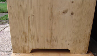 Starožitná šatní skříň s řezbou - 8