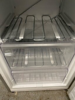 Prodám lednici Whirlpool - 8