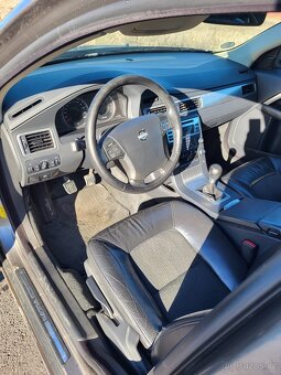 Volvo V70 2.4 D5 manuál - 8