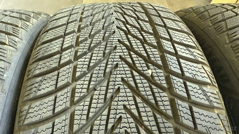Zimní pneu Goodyear Ultragrip 235/35 R19 - zánovní - 8