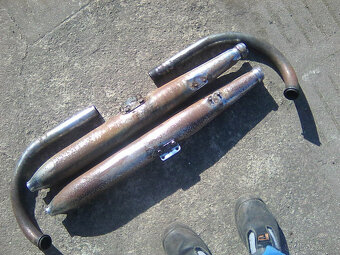 Jawa 250/350 Kývačka ND-kryty řetězu a motoru,výfuky s kolen - 8