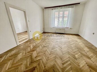 Prodej prostorného byt 2+1, balkon, komora, sklep, Strakonic - 8