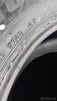 Prodám 2 x letní pneu Bridgestone 235/55/19 - málo jeté. - 8