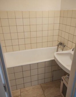Pronájem bytu 2+kk/B, 42 m2, P6-Břevnov, ul.Pod Královkou, 2 - 8