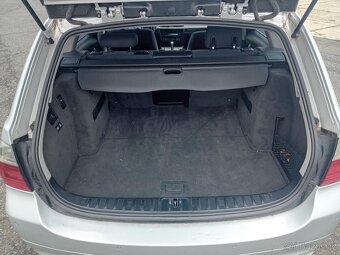 BMW E91 325XI - 8