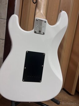 Kompletní set - Squier Stratocaster by Fender, combo Orange - 8