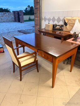 Dřevěný set - komoda, tv stolek, stůl s židlí - 8