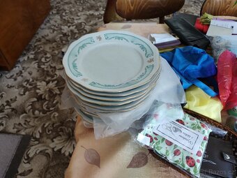 Dědictví – nábytek, porcelán, skleničky, vázy … - 8