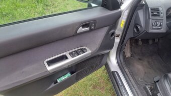 Prodám Volvo v50 nafta 16.D.najeto 166....rok 2008..20 19 - 8