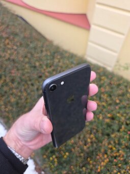 Apple iPhone 8 64GB černý - 8