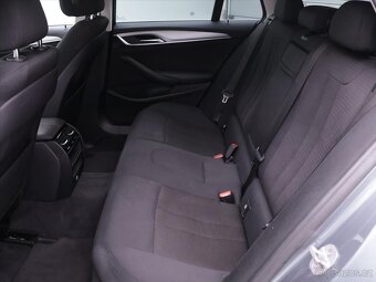 BMW Řada 5 2,0 520i 135kW Aut. Navi LED (2018) - 8