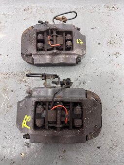 Zadní Brzdové třmeny Brembo VW Touareg - 8