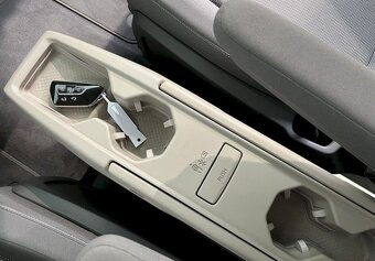 Originální skládací stůl VW T7 prostor pro cestující multifu - 8