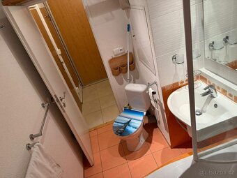 Dlouhodobý pronájem bytu 2+1 68m2 se zaskleným balkónem - 8