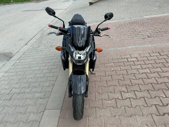Suzuki GSR 750 2011 - 8