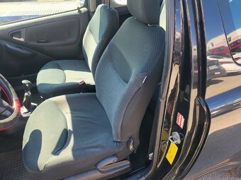 Toyota Yaris 1.3i,64kw,rok výroby 2004. - 8