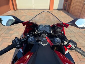 Honda CBR 1000rr Fireblade - 8