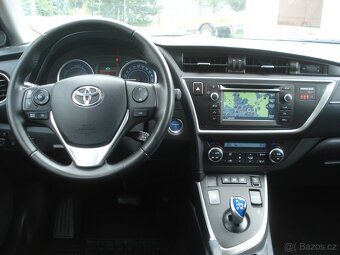 Toyota Auris 1.8 Hybrid e-CVT Executive - 8