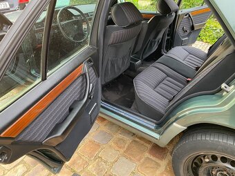 Mercedes Benz - W124 2.5D- turbo - 8
