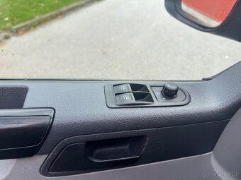 Volkswagen Transporter T5 Long 2.0 TDI - 8