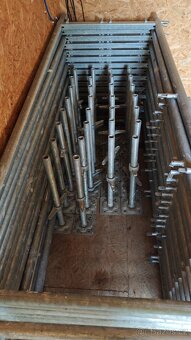 Stavební buňka na nosič kontejnerů + lešení 123m2 - 8