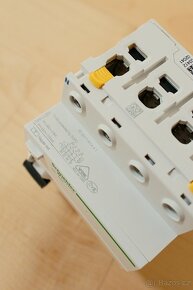 Proudový chránič Schneider Electric Acti9 4P 40A 30mA AC A9Z - 8