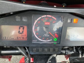 Aprilia RSV1000 Tuono - 8