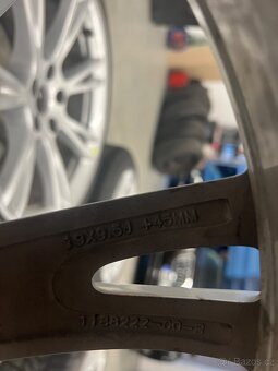 Tesla Model Y Originální zimní sada alu disků R19 - 8
