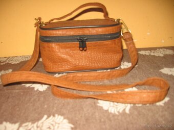 bunda,mikiny,3/4 legíny,vaky,kabelka kufřík,klíčenka - 8