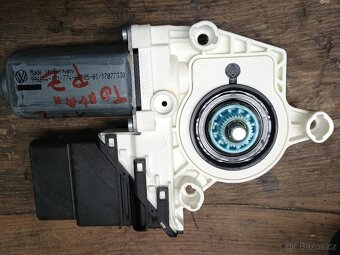 Motorek stahovačky VW Touran - 8