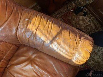 starší kožena sedačka - 8