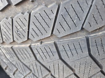 325/35 R22 114W XL WinterContact TS860S // DOT3723 // 4mm+ - 8
